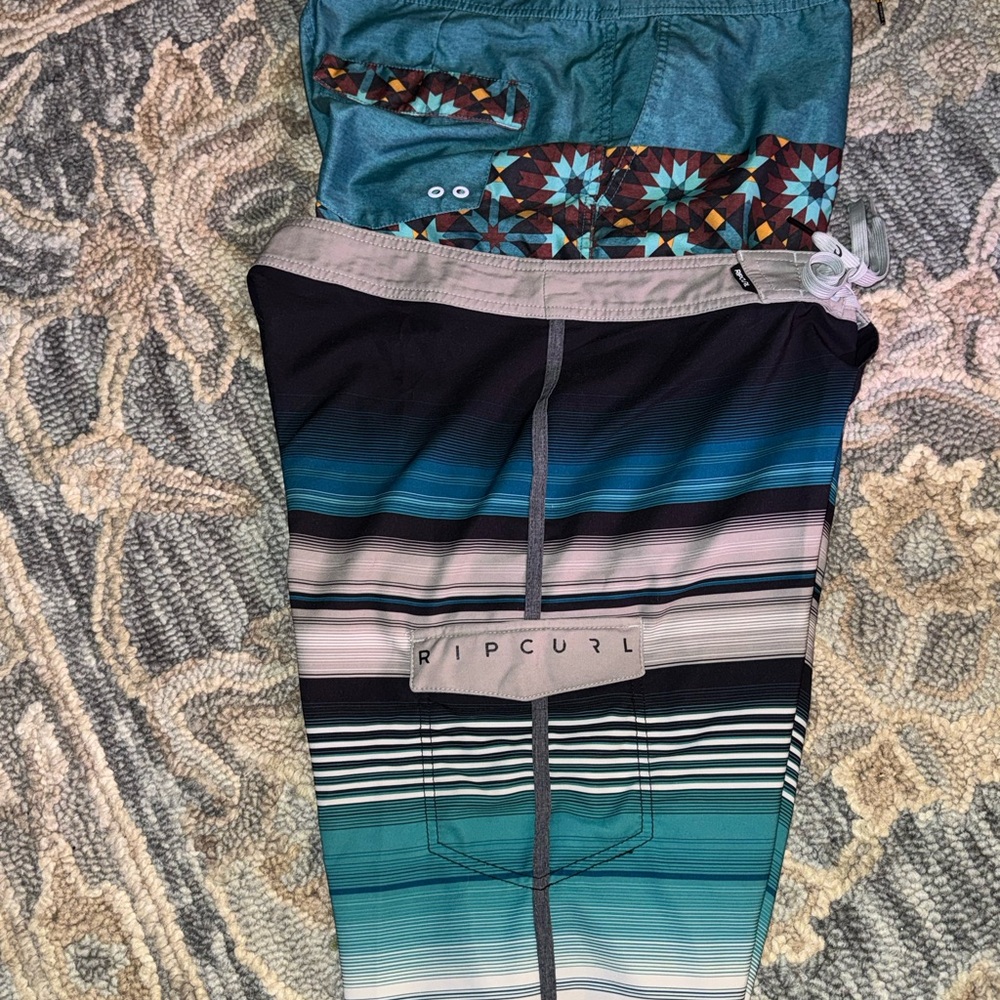 Geometric Patterned Shorts With Drawstring - image 3